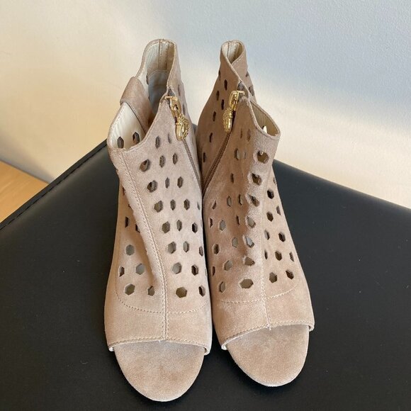 BETTYE Muller Leather "Finn" Peep Toe Bootie New - Picture 5 of 10